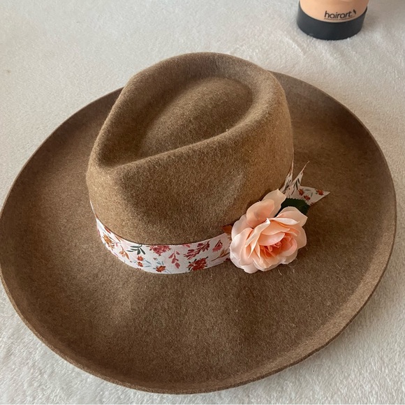 Custom Pretty 100% Wool Fedora Hat Beige with Custom Floral Detail Boho Chic NEW - Picture 7 of 12